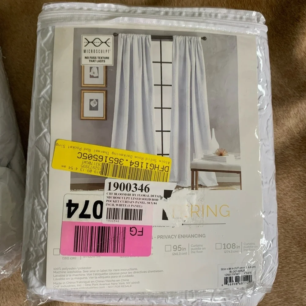 Single floral detail curtain panel 50x84